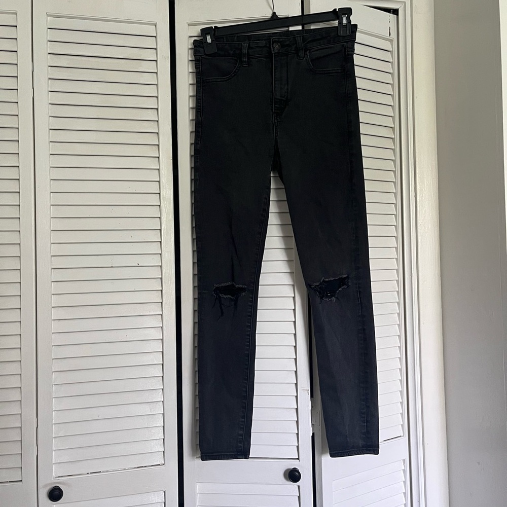 American Eagle Women’s Size 8 Black Distressed Knee Jeans- Next Level Stretch